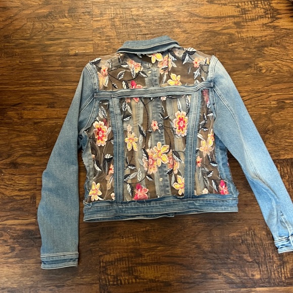 Buffalo Embroidered Floral Denim Jacket -size M - Picture 4 of 6